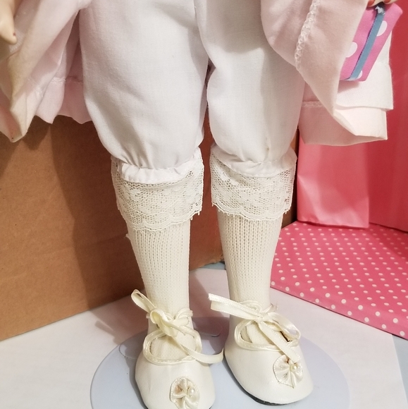 Porcelain Doll "A party for Sarah" 14" - Picture 5 of 8
